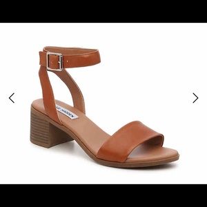 “Kemmy” Steve Madden short heels